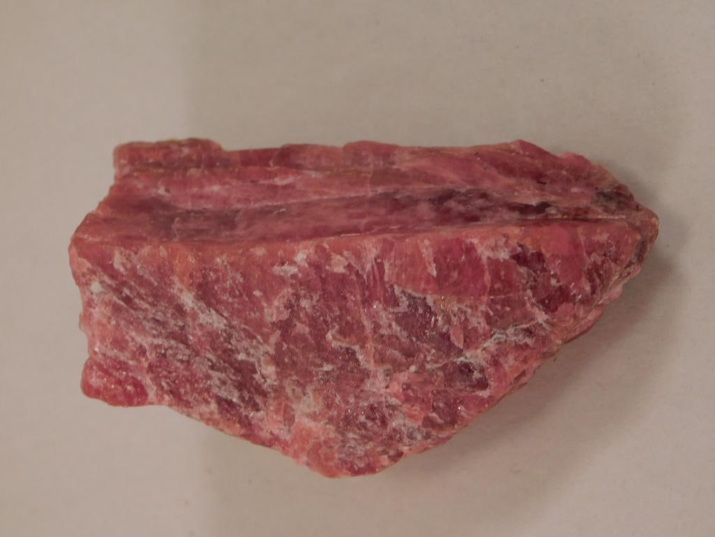 GEM RHODONITE 555 CARATS ROCK STONE LAPIDARY SPECIMEN: GEM RHODONITE 555 CARATS ROCK STONE LAPIDARY SPECIMEN