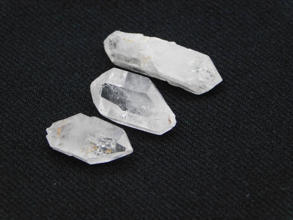QUARTZ ROCK STONE LAPIDARY SPECIMEN: Quartz Rock Stone Lapidary Specimen. See photos for exact size and condition.