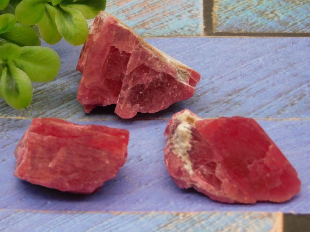 GEM RHODONITE ROCK STONE LAPIDARY SPECIMEN: GEM RHODONITE ROCK STONE LAPIDARY SPECIMEN - Part of our Discover Golden Attic, Crystals and Gems auction at HATMAN'S Auctions! Please see photos for measurements and condition. YES, we have in-house 