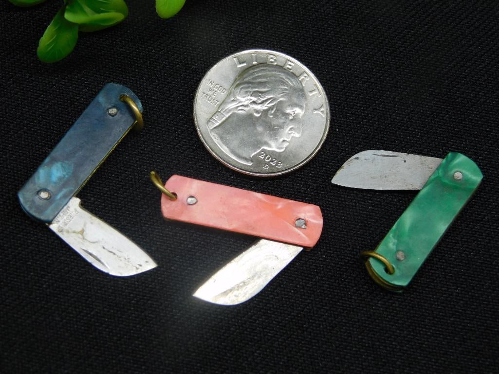 Three Miniature Folding Knives With Colored Handles - 2