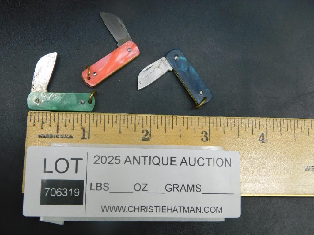 Three Miniature Folding Knives With Colored Handles - 7