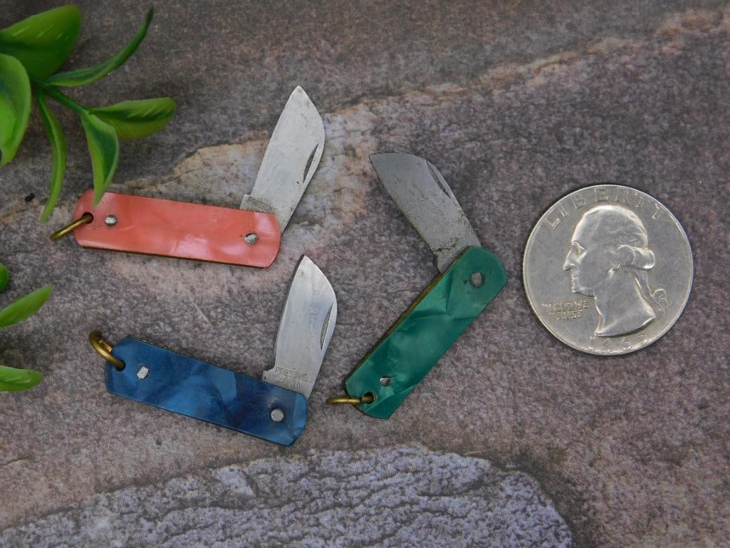 Set of Three Miniature Folding Pocket Knives: Set of Three Miniature Folding Pocket Knives