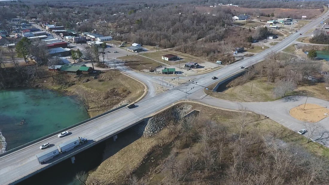 PRIME LOCATION REAL ESTATE MAMMOTH SPRING ARKANSAS (1 of 10)