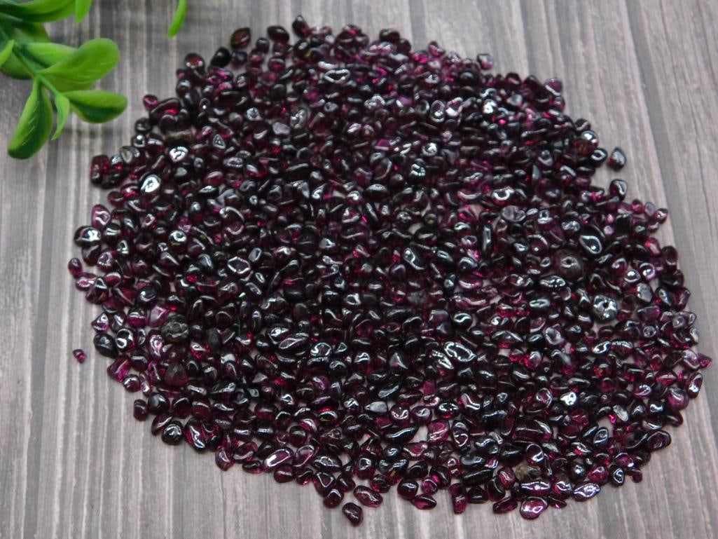 GARNET ROCK STONE LAPIDARY SPECIMEN: GARNET ROCK STONE LAPIDARY SPECIMEN