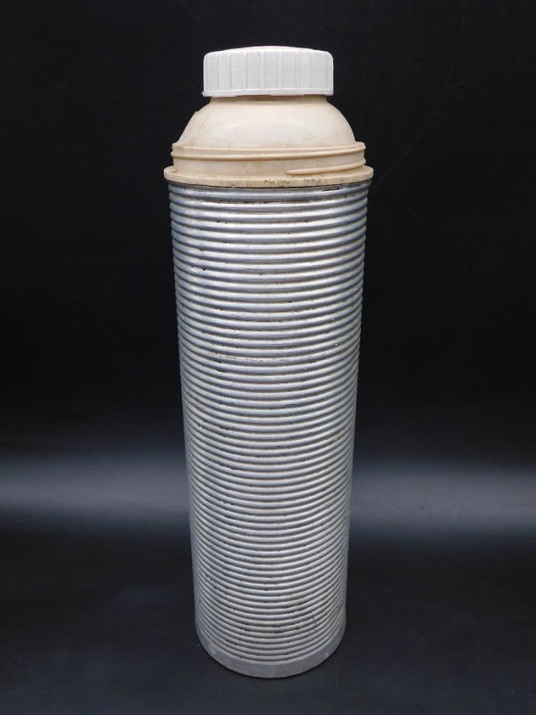 KING SEELEY THERMOS VINTAGE ANTIQUE: King Seeley Thermos Vintage Antique. See photos for exact size and condition.