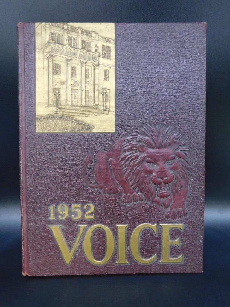 1953 VOICE BRIDGEPORT CONNECTICUT YEARBOOK VINTAGE ANTIQUE: 1953 Voice Bridgeport Connecticut Yearbook Vintage Antique. See photos for exact size and condition.