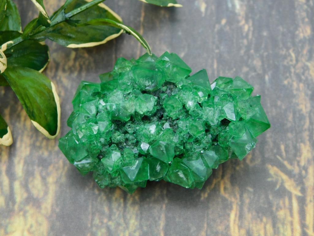 GREEN ALUM ROCK STONE LAPIDARY SPECIMEN: Green Alum Rock Stone Lapidary Specimen. See photos for exact size and condition.