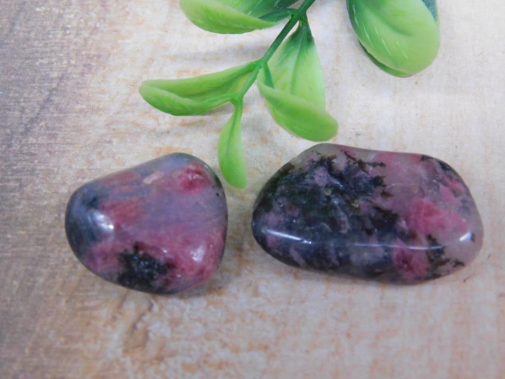 RHODONITE ROCK STONE LAPIDARY SPECIMEN: RHODONITE ROCK STONE LAPIDARY SPECIMEN