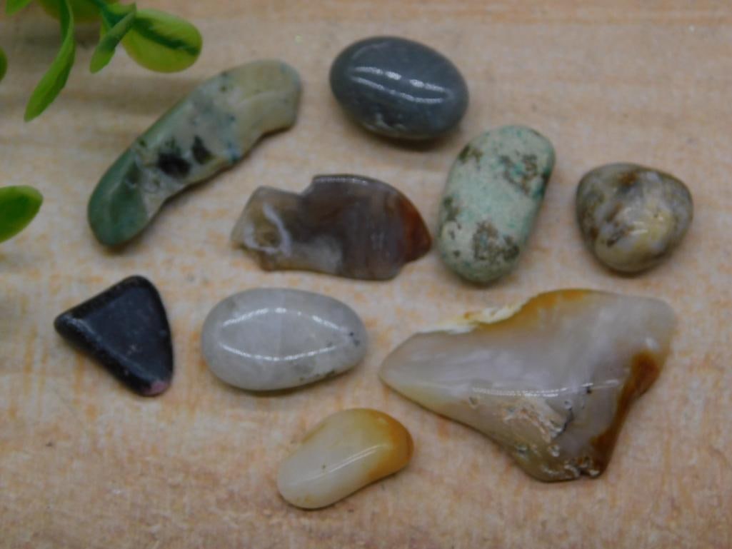 MIXED LOT ROCK STONE LAPIDARY SPECIMEN: MIXED LOT ROCK STONE LAPIDARY SPECIMEN