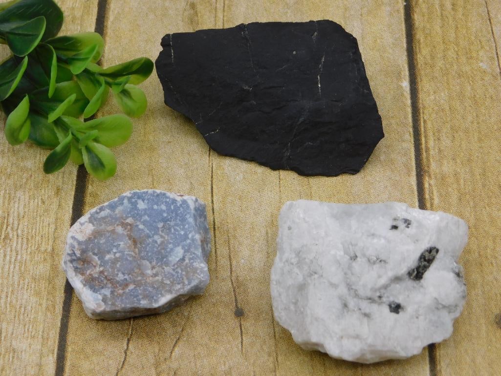 MIXED ROUGH LOT ROCK STONE LAPIDARY SPECIMEN: MIXED ROUGH LOT ROCK STONE LAPIDARY SPECIMEN
