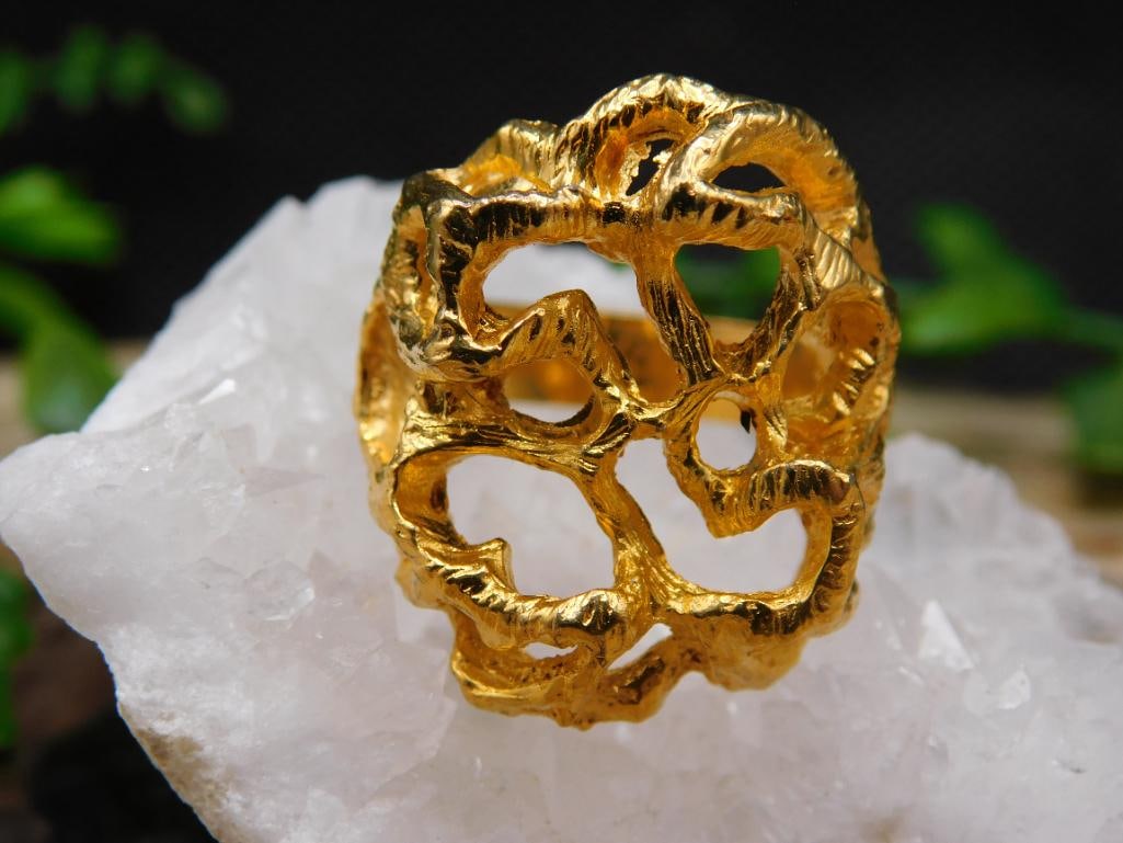 JEWELRY SALE! ROCK STONE LAPIDARY SPECIMEN: We are an auction house conducting a live auction with several hundred lots. It sometimes takes up to three weeks to ship, and announcements are made during the auction that affect some items.