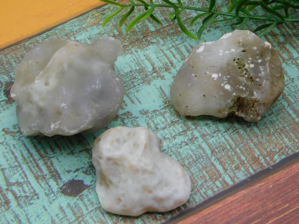MIXED ROUGH LOT ROCK STONE LAPIDARY SPECIMEN: MIXED ROUGH LOT ROCK STONE LAPIDARY SPECIMEN