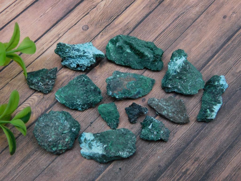 MALACHITE ROCK STONE LAPIDARY SPECIMEN: We are an auction house conducting a live auction with several hundred lots. It sometimes takes up to three weeks to ship, and announcements are made during the auction that affect some items.