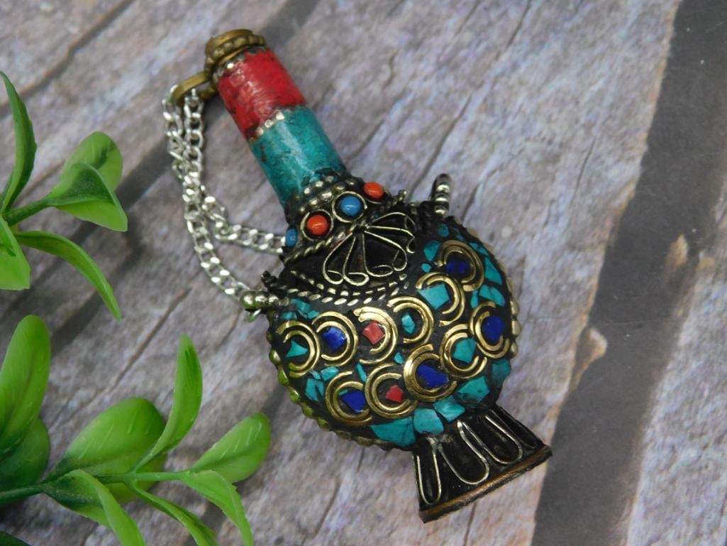 Metallic Ornamental Snuff Bottle: Metallic Ornamental Snuff Bottle