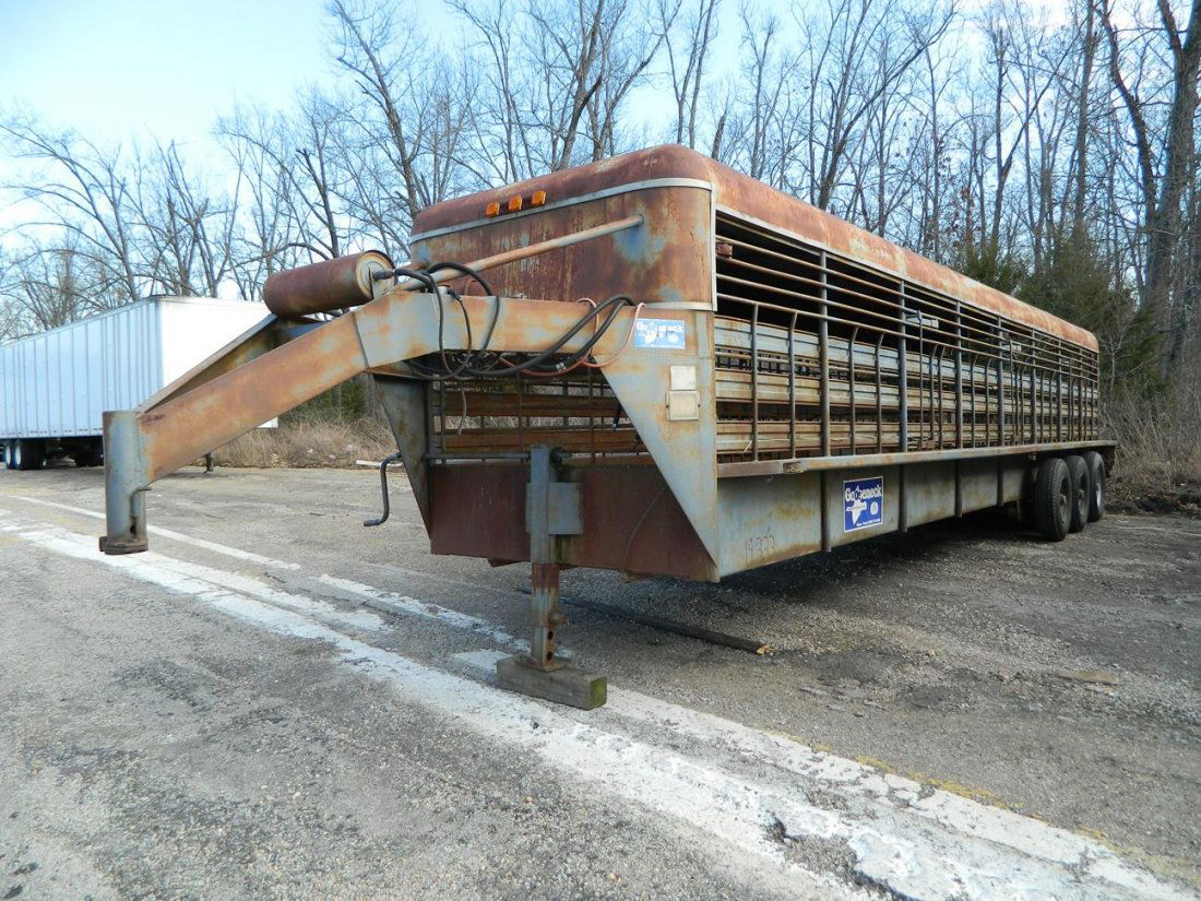 Gooseneck Brand Cattle Trailer 32 foot Triple Axle