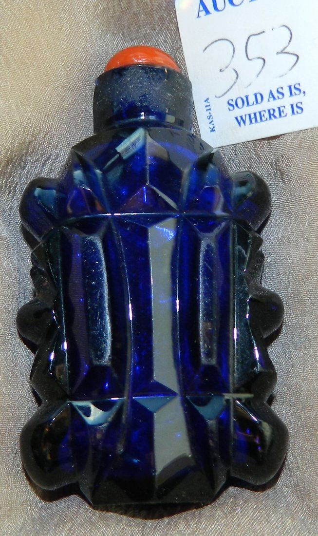 Cobalt Blue Glass Snuff Bottle: Cobalt Blue Glass Snuff Bottle