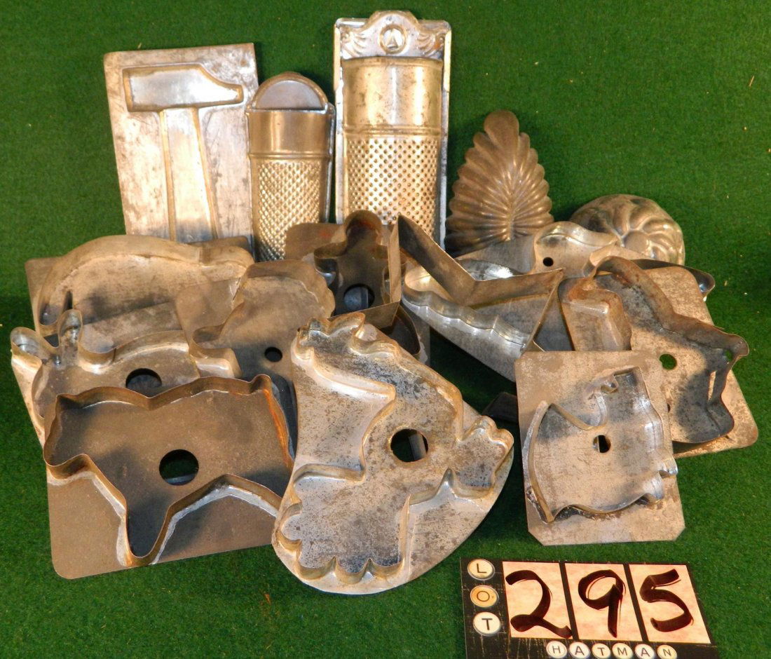 TIN METAL EARLY COOKIE CUTTER SHREDDERS GRINDERS (1 of 2)