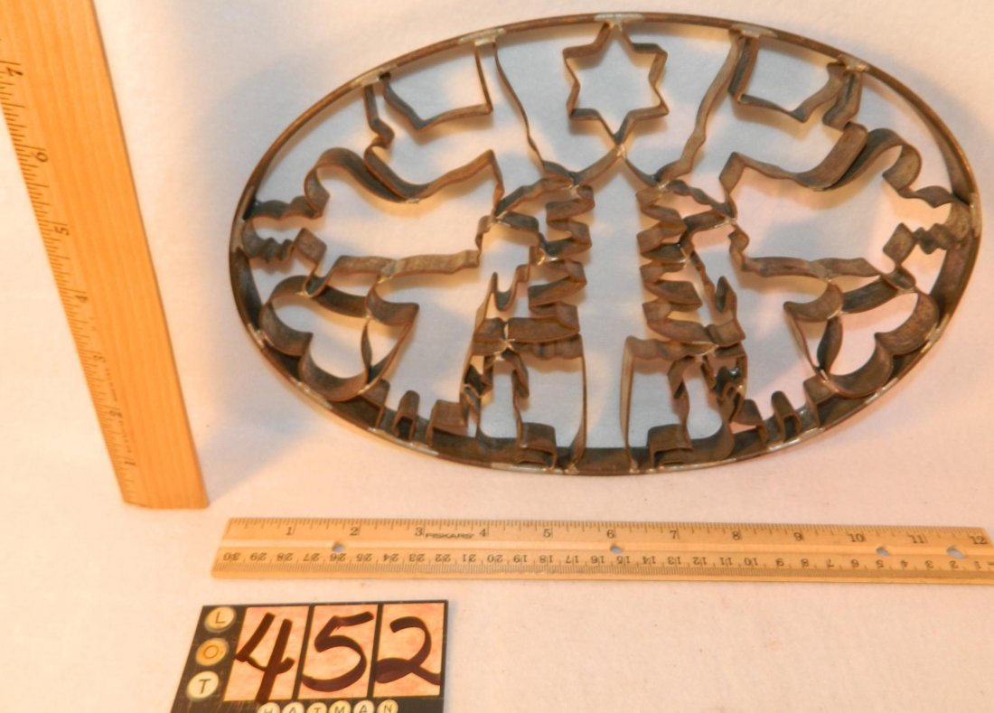 LARGE INTRICATE COOKIE CUTTER VINTAGE TIN (1 of 1)