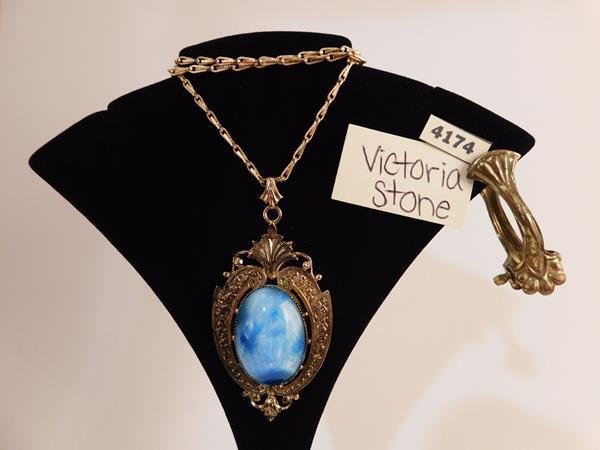 VICTORIA STONE PENDANT NECKLACE IMORI RARE (1 of 1)