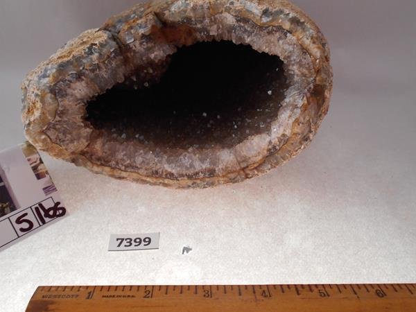 GEODE ROCK STONE LAPIDARY SPECIMEN: Thank you for attending HATMAN AUCTIONS! This is one of a series of auctions where we are selling one of the largest collections of rocks in the United States. Please see photos for measurements and d