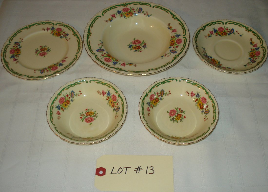 5 Grindley plates: vintage 5 Grindley assorted dinner plates with flower motif consisting of 1 soup bowl, 1 saucer, 1 medium plate and 2 small bowls. made in England