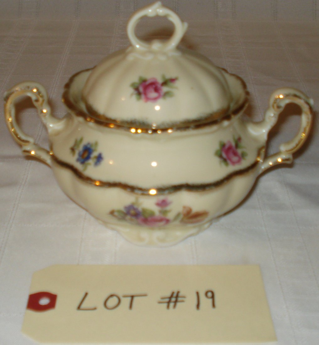 Handels Merk sugar bowl: vintage Handels Merk sugar bowl with lid with flower motif. made in Germany. height:5 inches (13cm)