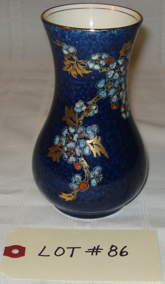Royal Vinton porcelain vase: vintage small blue porcelain vase (signed Royal Vinton Grimwades England). height:6 1/2 inches (16.5cm)