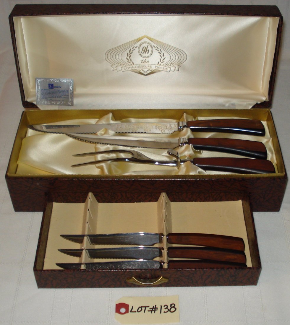 stainless steel knives (Canada): vintage 6-piece stainless steel knives set in original box with certificate of warranty (signed Glo-Hill Canada). box:13 3/4 x 5 inches (33.5 x 13cm). 3 knives are missing from box.