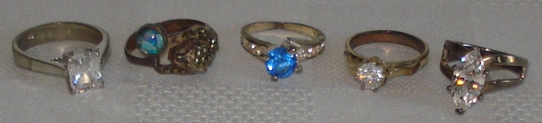 5 sterling silver rings: 5 sterling silver rings. local pick-up and in-house worldwide shipping at buyer's expenses.
