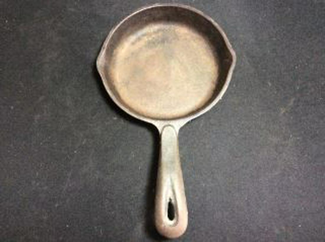 Wagner Skillet- Cast Iron- 6.5 inch: .