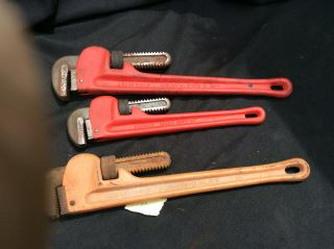 Heavy Duty Pipe Wrench Lot- 2 Husky (1 of 3)