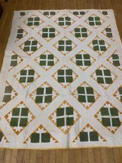 Antique Quilt - Irish Green Pattern Nice, with pie cut (1 of 4)