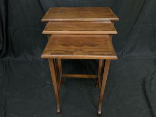 Elegent Nesting Table Set (3) Nice design with thin (1 of 5)