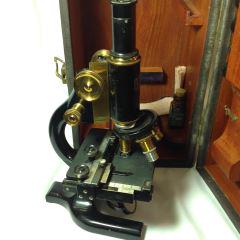 Spencer Buffalo Microscope w/ carrying case Black: Black enamel on Brass 100% totally operational H 12 x D 6.5 x W5 Box 14 tall