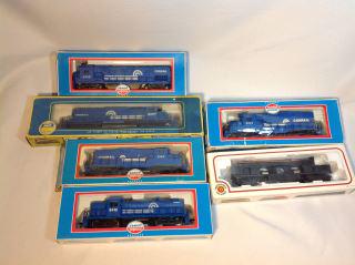 Model Trains & Accesories 11+ cars and numerous (1 of 5)