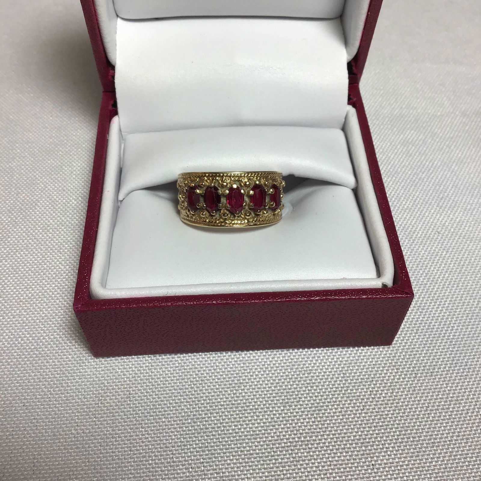 10kt Gold Garnet Ring Five Garnet stones,  Ring size 8 (1 of 5)