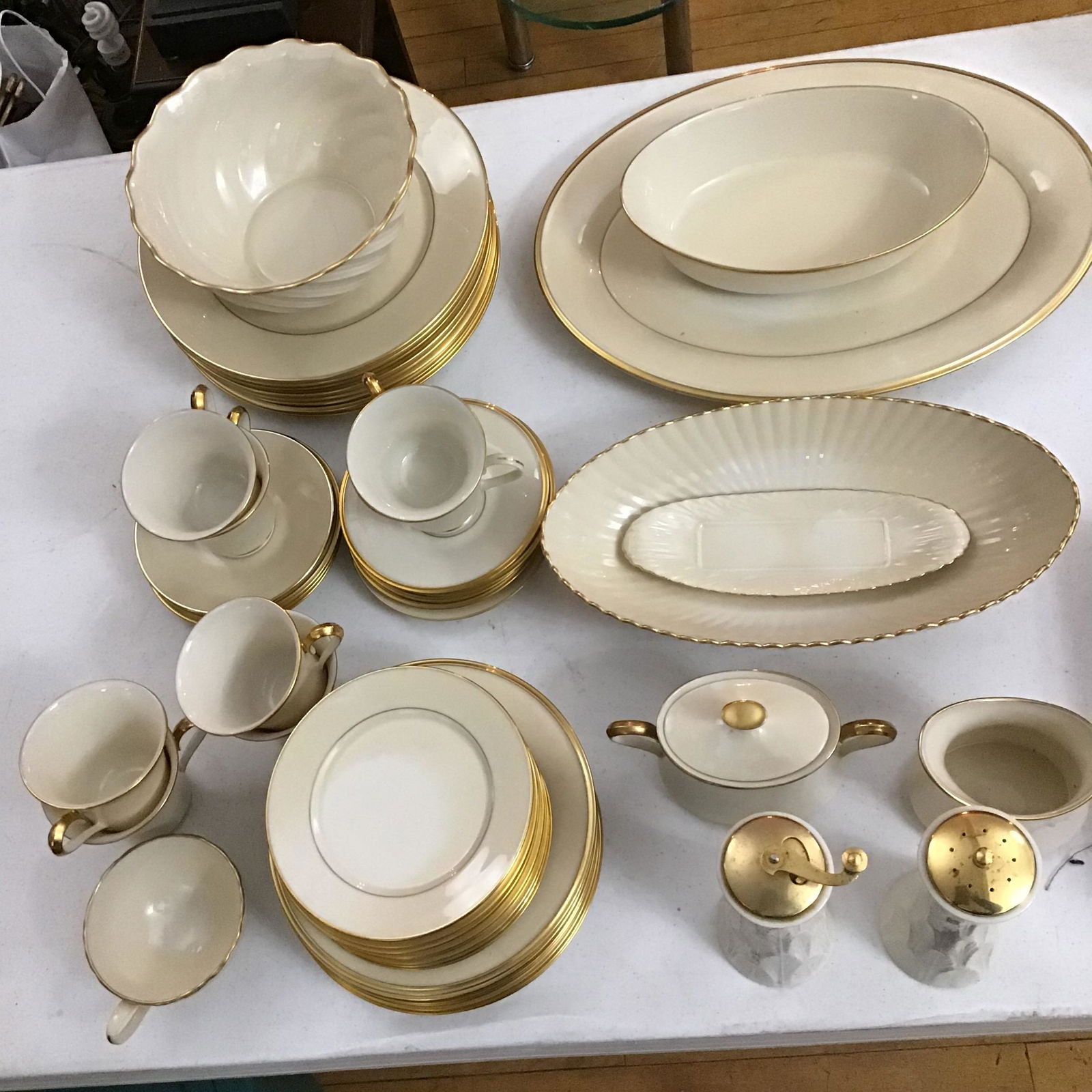 LENOX Large Dish & Dinner Set . (1 of 9)