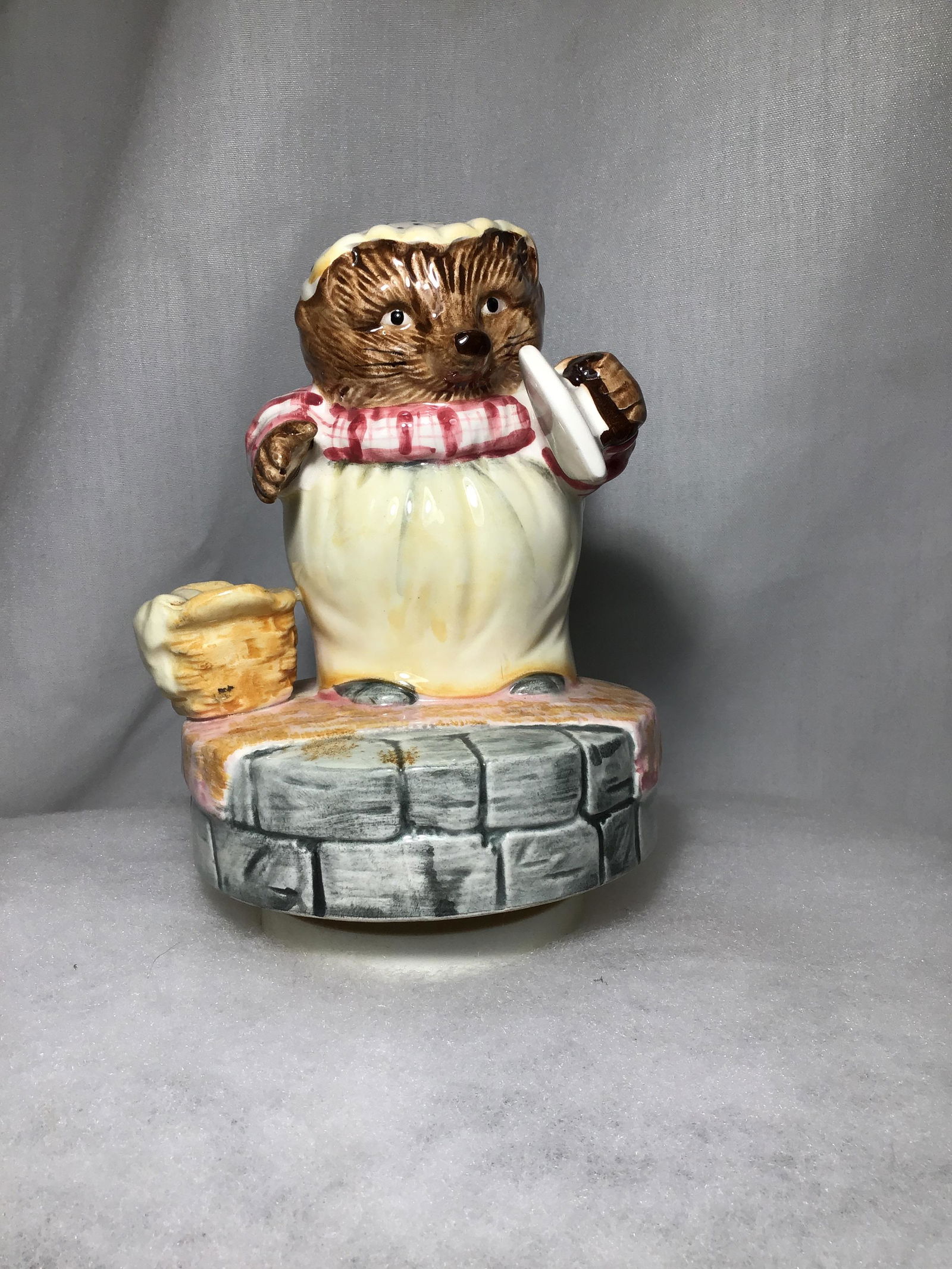 Beatrix Potter Music Box - works . (1 of 5)