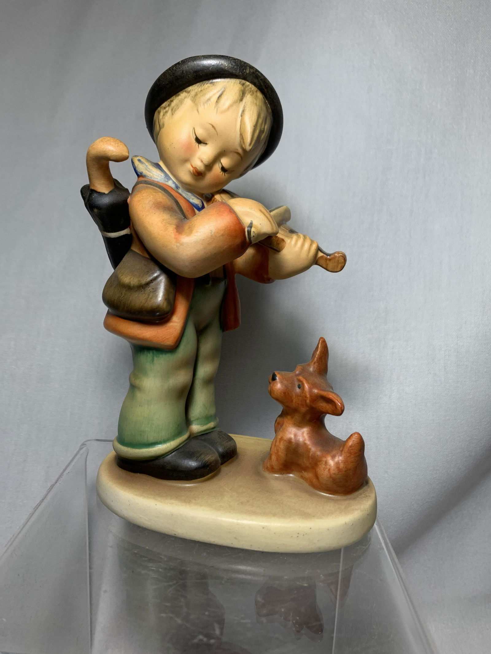 Puppy Love Hummel . (1 of 5)