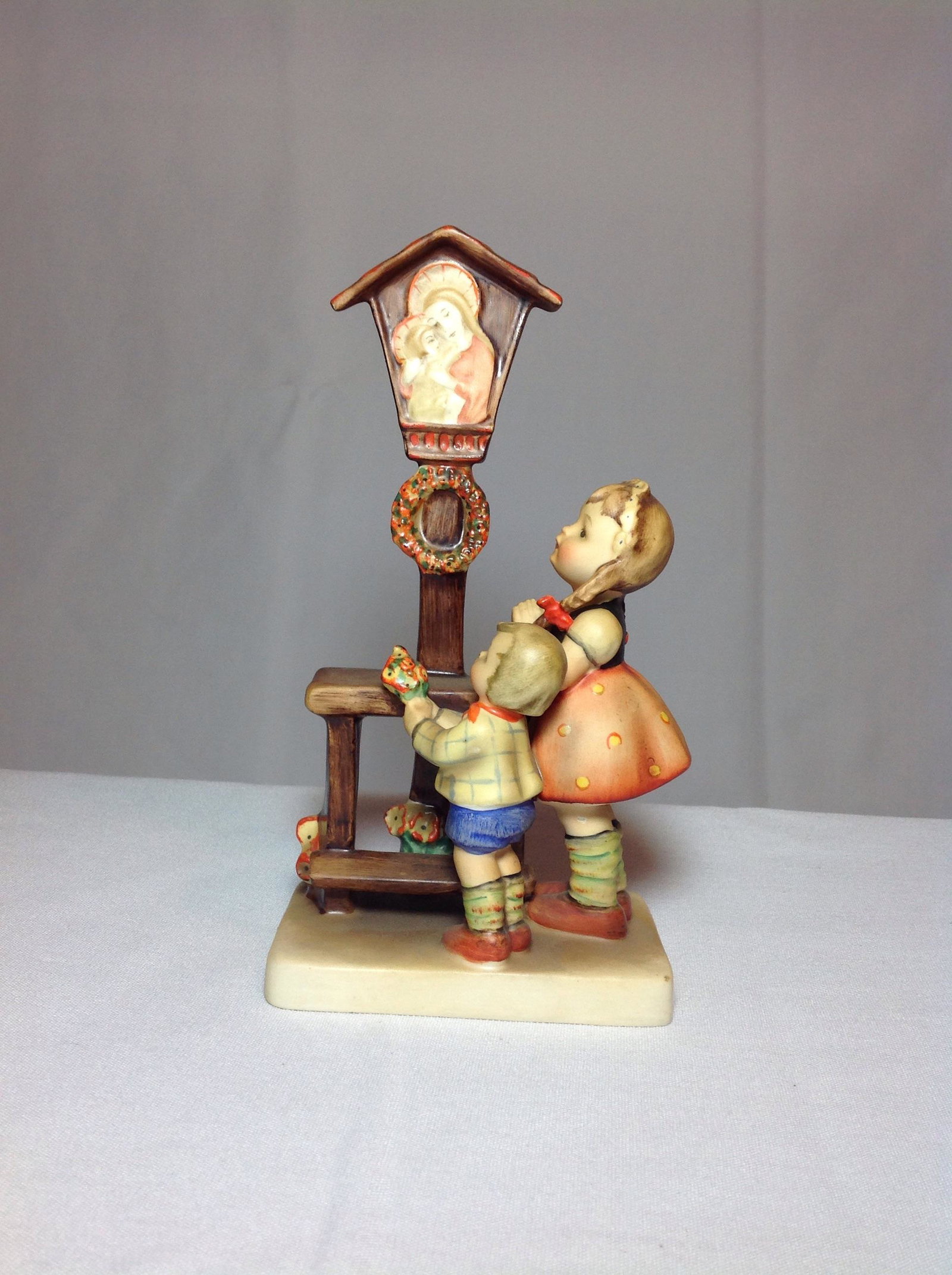Children Praying Hummel 23/1 7.25"T: 23/1 7.25"T
