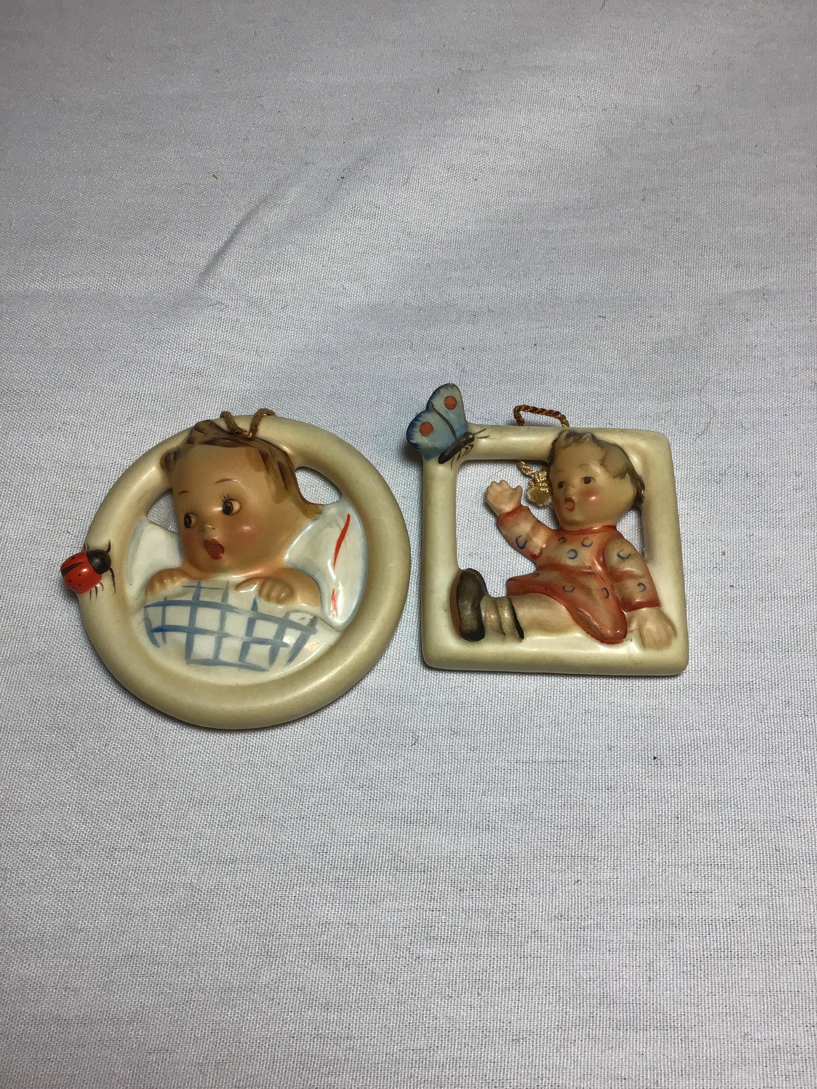 2 Hummel Ornaments 137/B 139: .