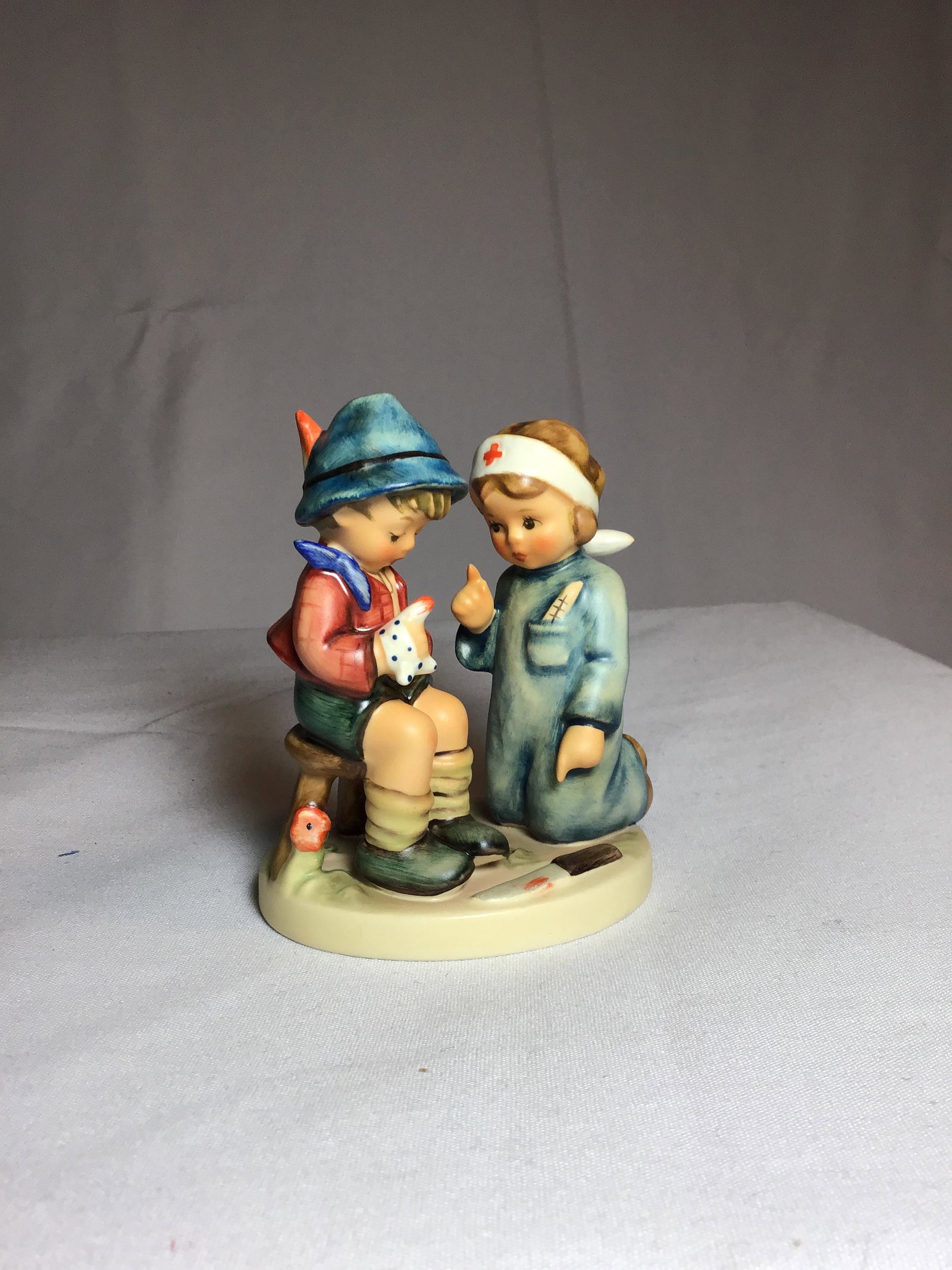 Playing Nurse Hummel 1972 376: .