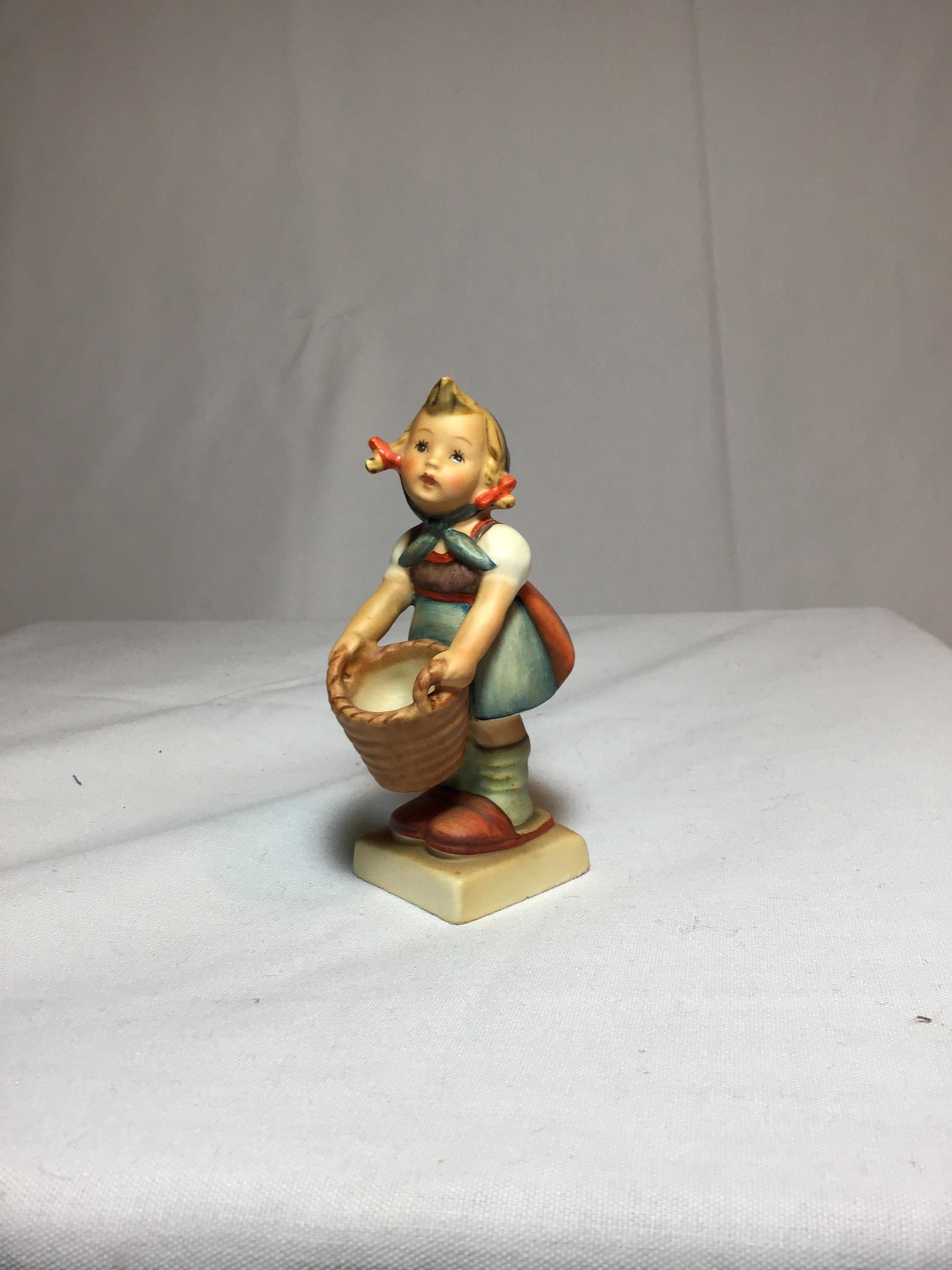 Hummel Little helper #93 4.5?Âtall: .