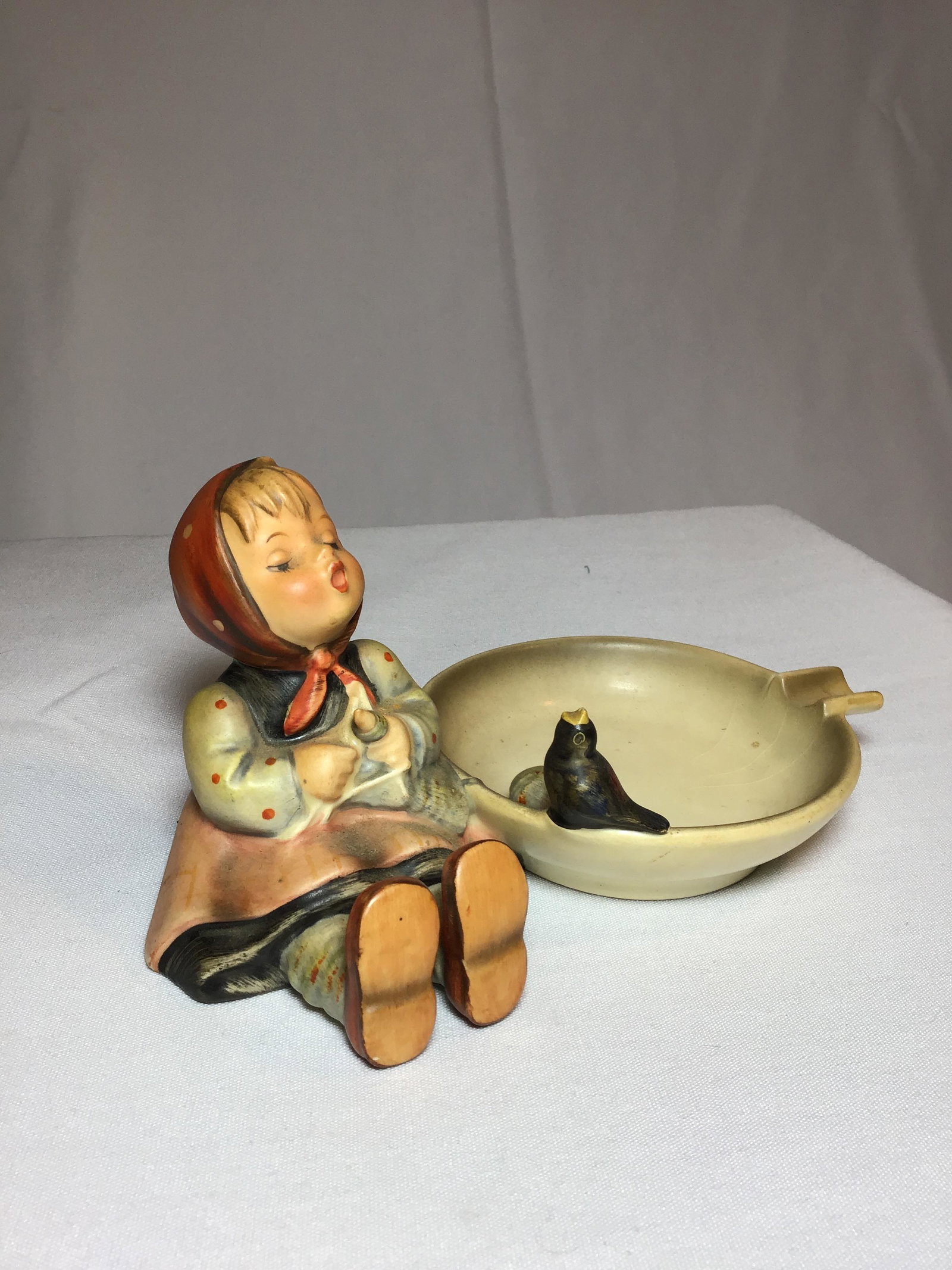 Hummel Ash Tray #62 western Germany: .