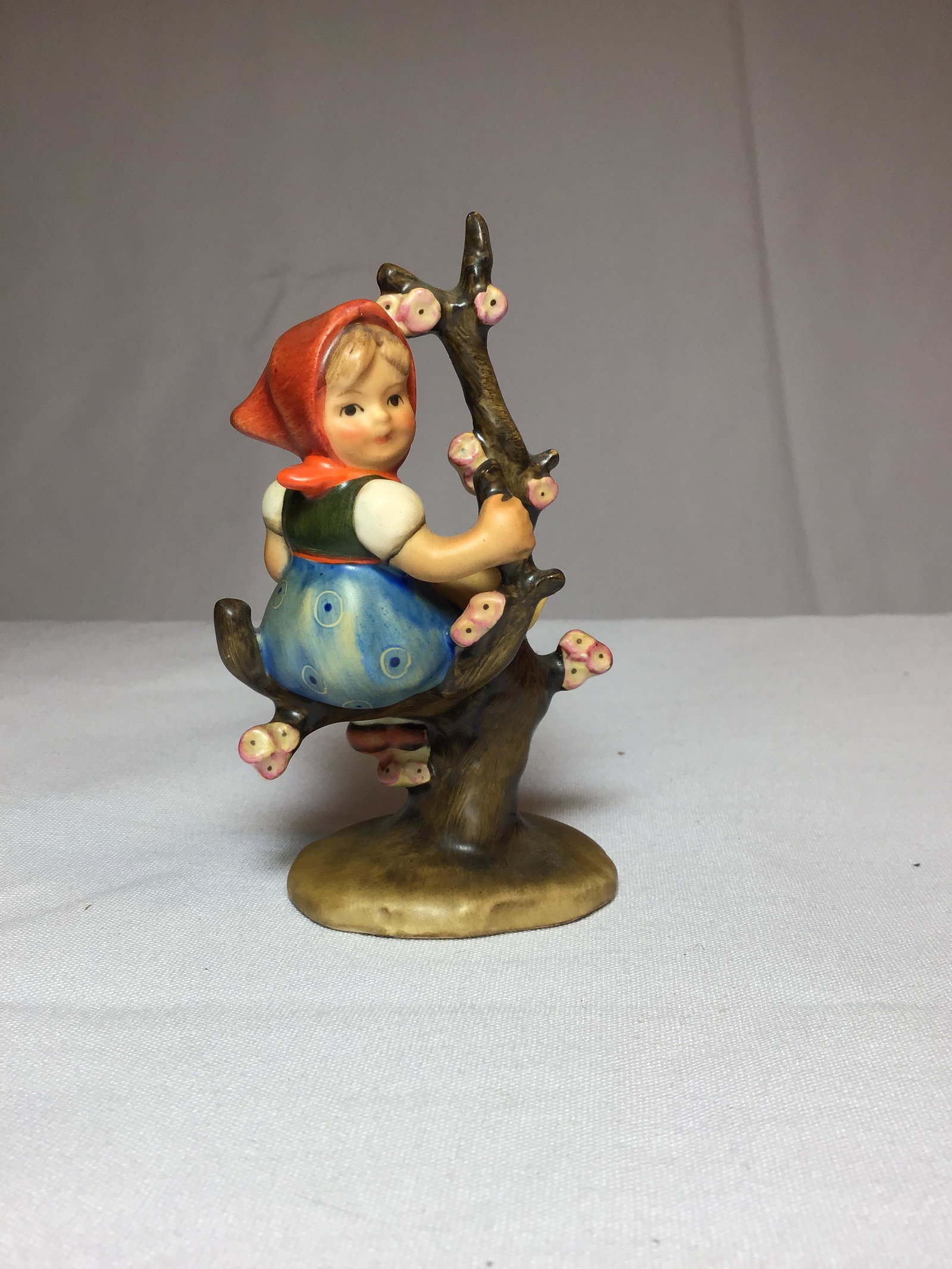 Hummel Figurine â€œApple Tree Girl?Â: .