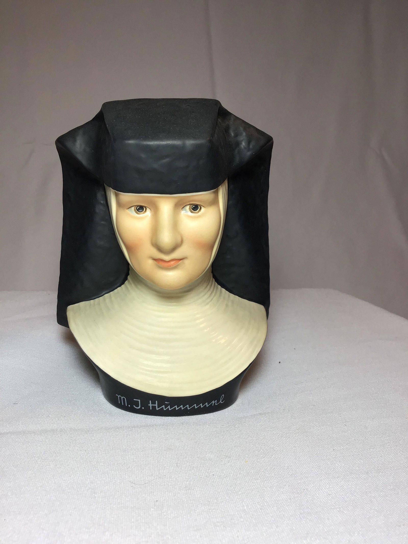 Hummel Nun Bust Exclusive Special Edition No. 3 (1 of 6)