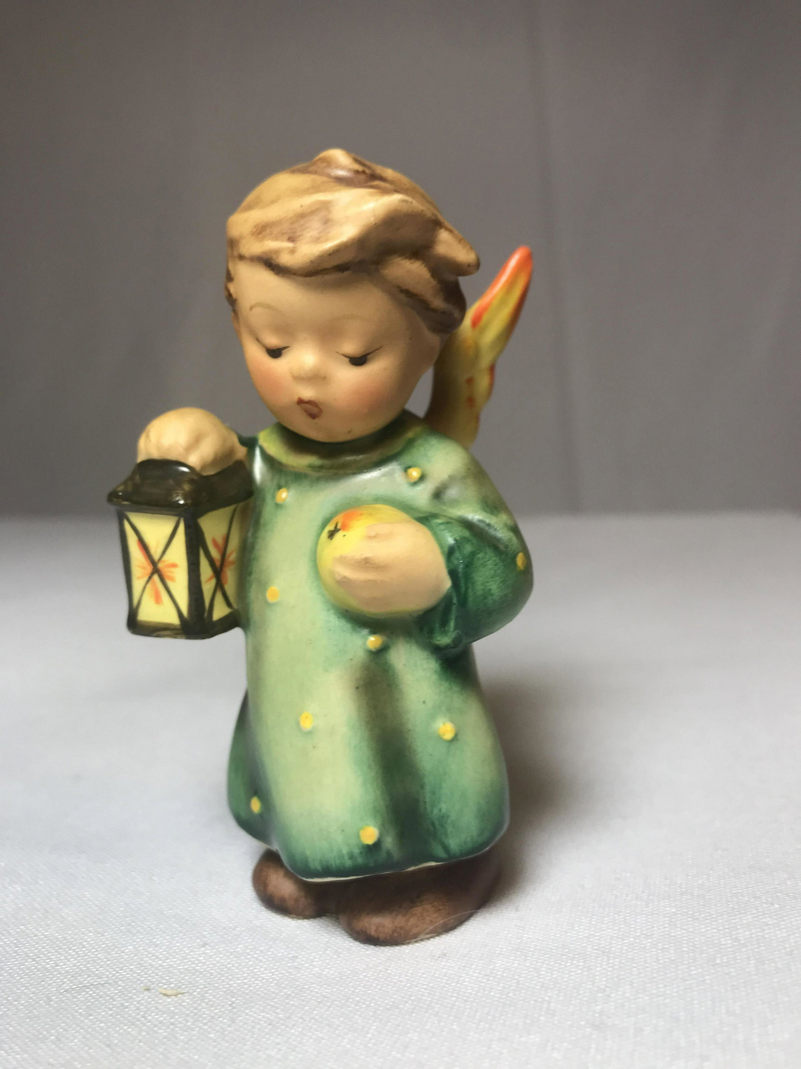 Hummel figurine midnight angel: .