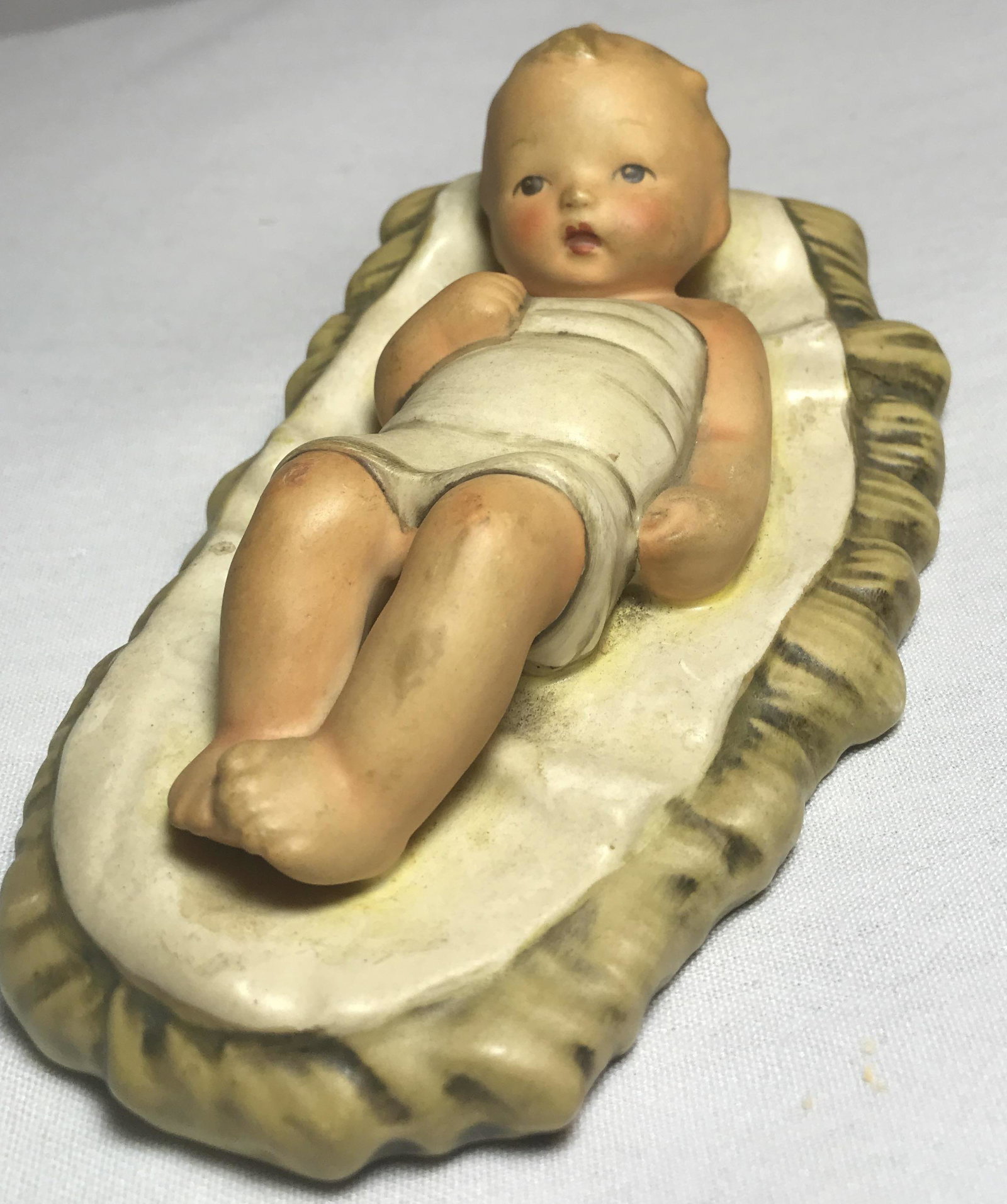 Hummel figurine baby christ: .