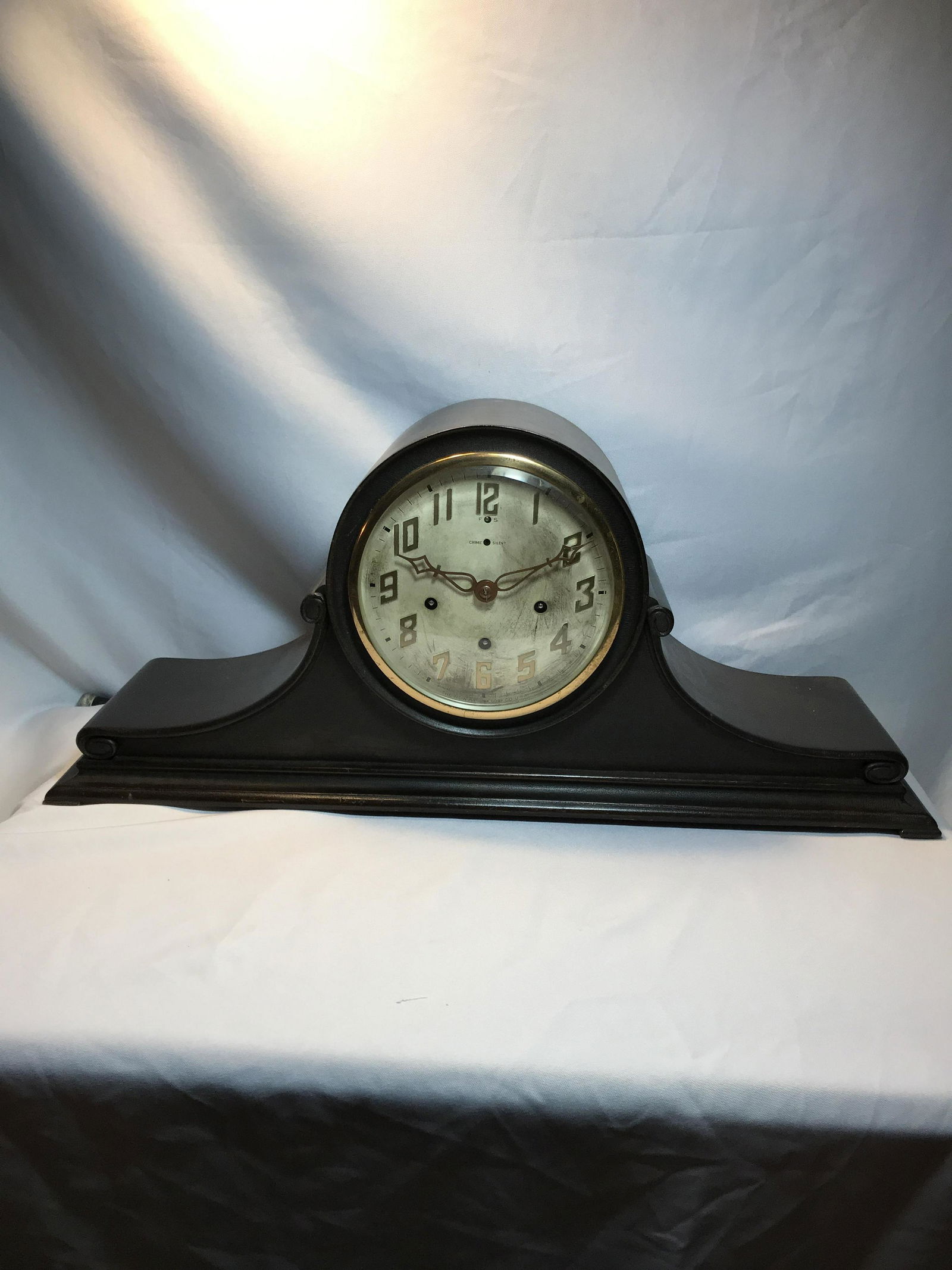 New Haven Conn. Windup Mantle Clock Still functioning (1 of 6)