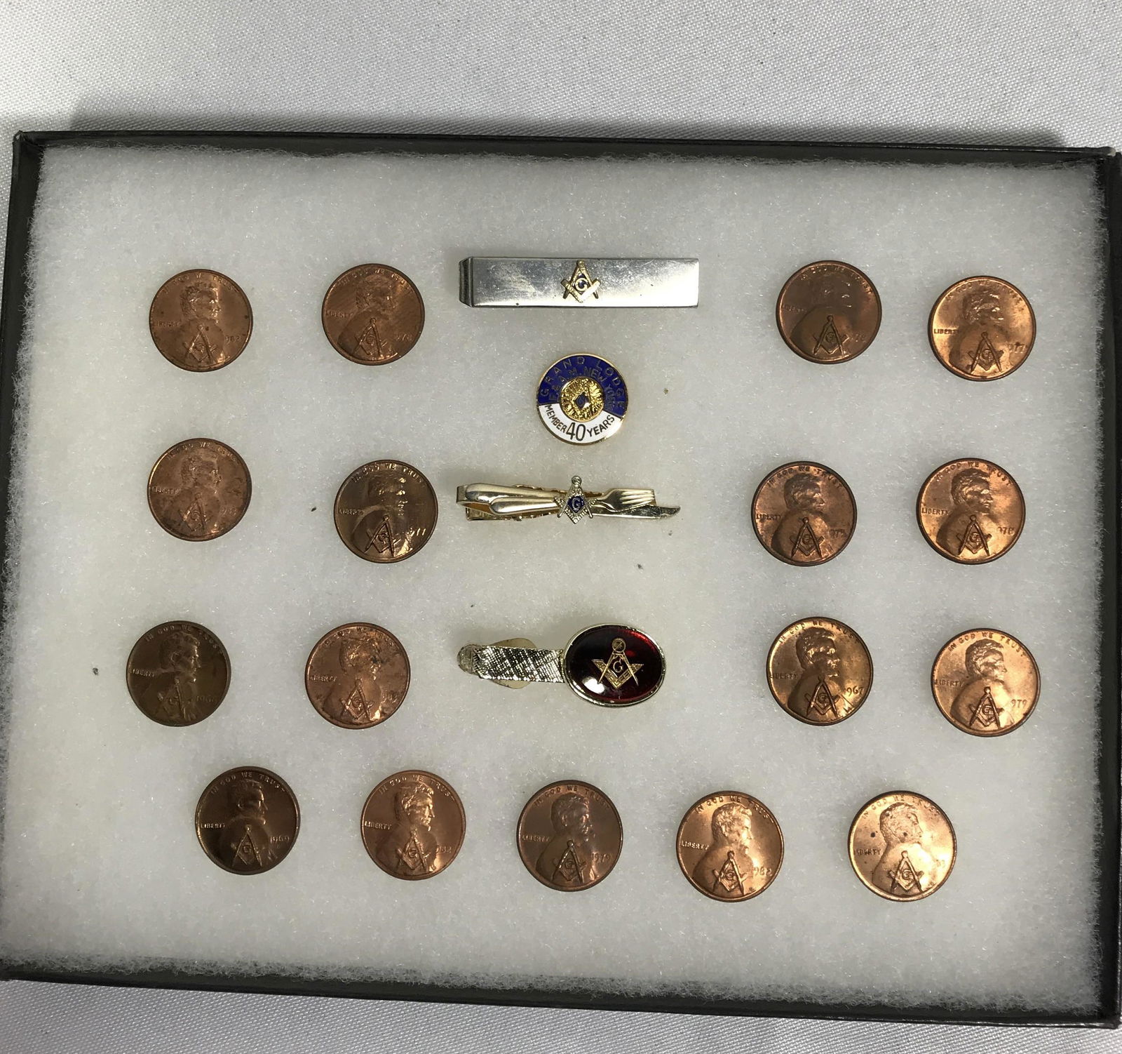 Free Mason Pins And Pennies . (1 of 7)